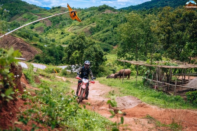 Understand mountain road geometry for safer riding control 